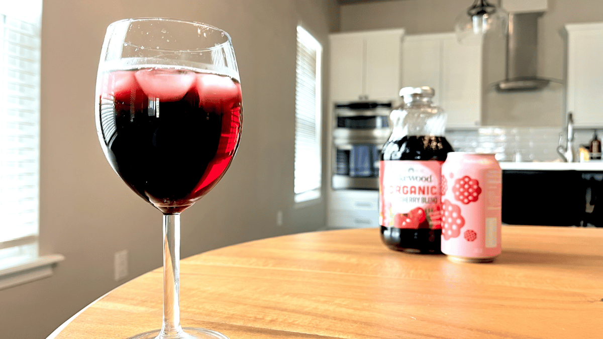 cozy-evening-mocktail-by-bedside-lamp