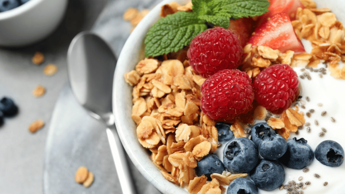 kidney-friendly-breakfast-toast-berries-morning