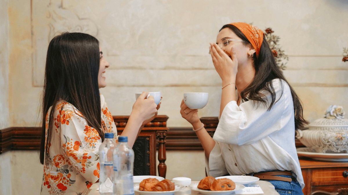 woman-eating-avocado-salad-with-flaxseeds
